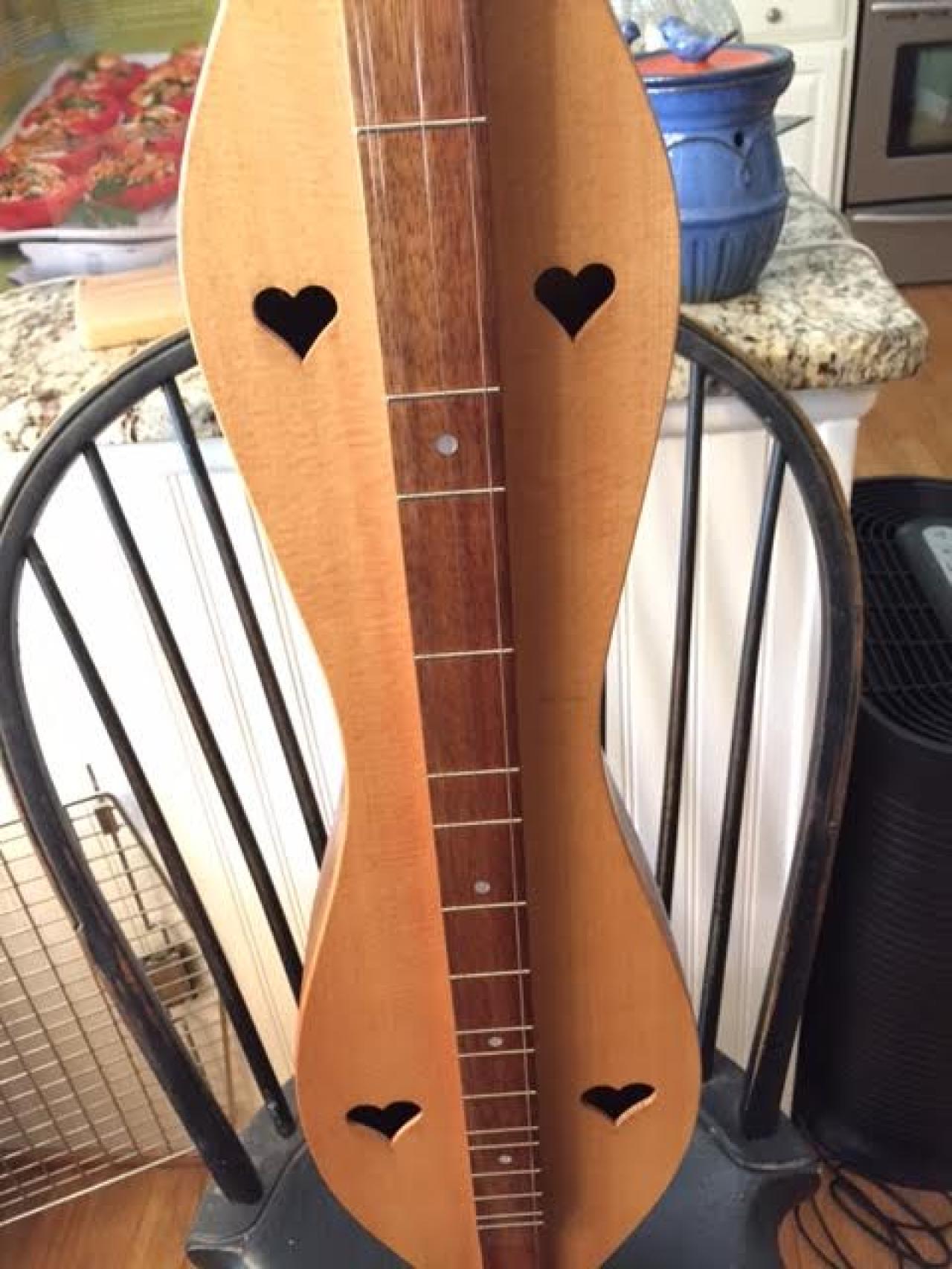 Folk deals roots dulcimer