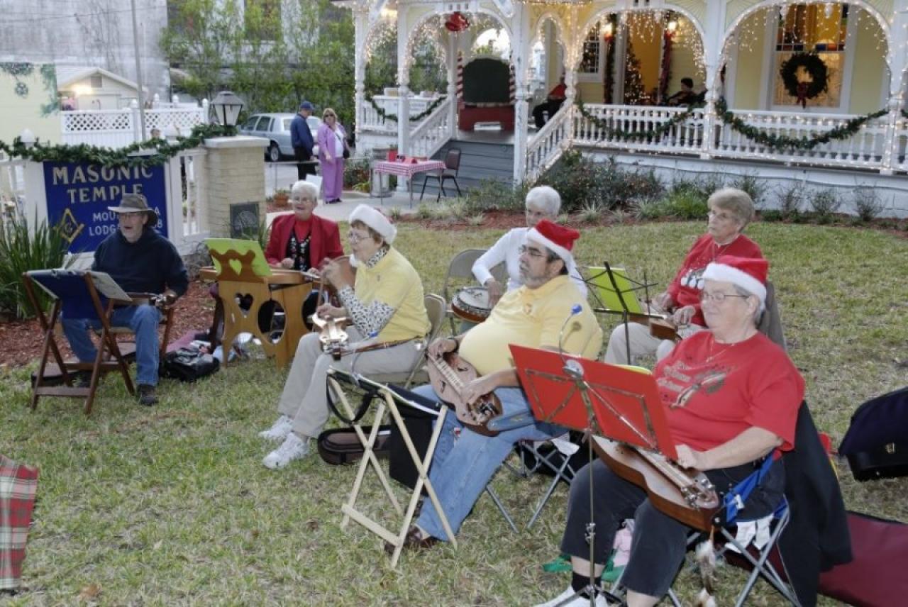 Mt. Dora Mtn Dulcimer Club At Mt. Dora Christmas Walk Photos Dennis