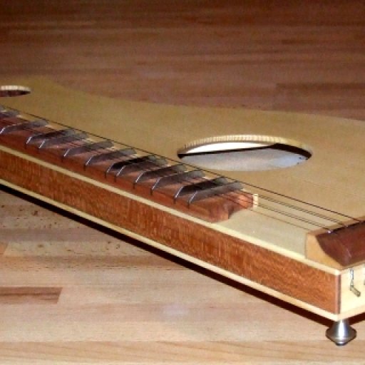 Raffele - a European relative of the Mountain Dulcimer