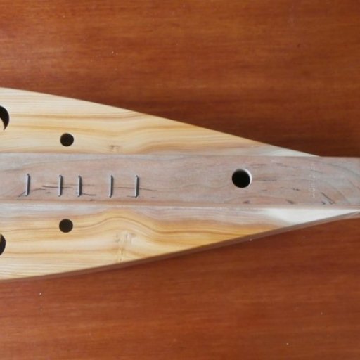 'S' holes, dulcimer D3