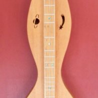 Wide bottom dulcimer