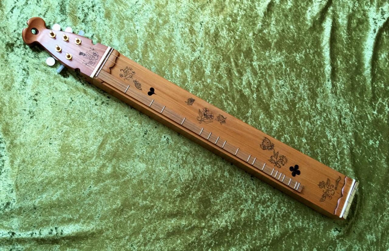 "Elizabethan Garden" Des Vosges 1 Photos Strumelia