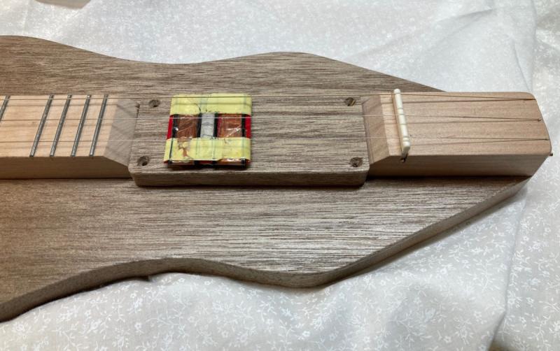 Solid body deals electric dulcimer